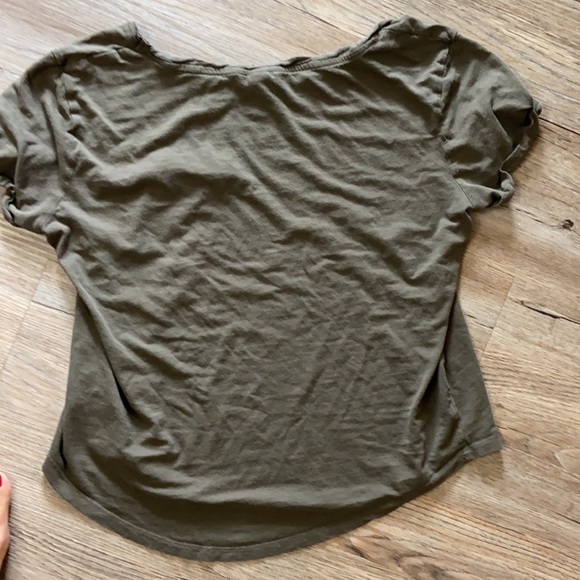 Green t-shirt from H&M! - Picture 3 of 3